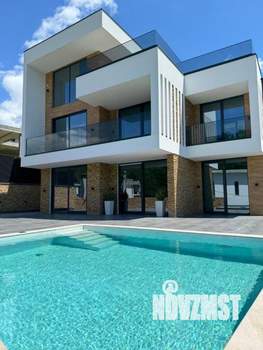 Коттедж 299м², 3-этажный, участок 5 сот.