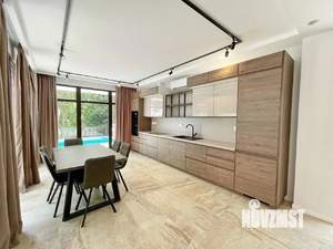 Дом 250м², 2-этажный, участок 8 сот.