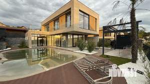 Дом 250м², 2-этажный, участок 6 сот.