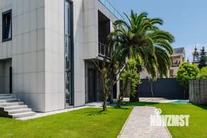 Коттедж 288м², 3-этажный, участок 8 сот.