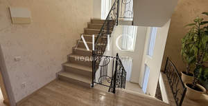 Дом 300м², 3-этажный, участок 10 сот.