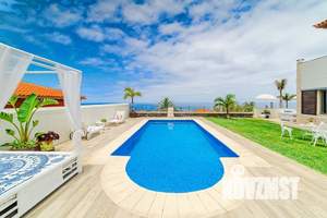 Дом 253м², 2-этажный, участок 10 сот.