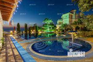 Дом 1200м², 3-этажный, участок 30 сот.