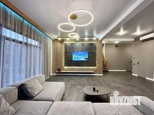 Дом 218м², 2-этажный, участок 6 сот.