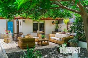 Дом 253м², 2-этажный, участок 10 сот.