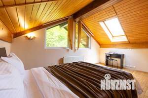 Дом 250м², 3-этажный, участок 15 сот.