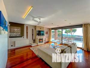 Коттедж 250м², 2-этажный, участок 6 сот.