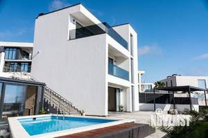 Дом 350м², 3-этажный, участок 10 сот.