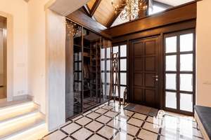 Дом 299м², 3-этажный, участок 15 сот.