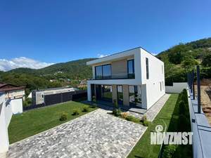 Дом 220м², 2-этажный, участок 6 сот.