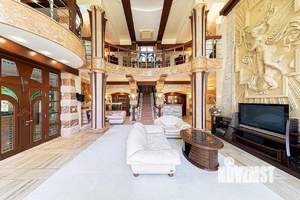 Дом 800м², 2-этажный, участок 30 сот.