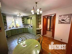 Дом 333м², 3-этажный, участок 14 сот.