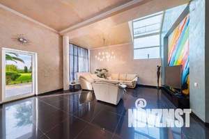 Дом 1000м², 2-этажный, участок 40 сот.