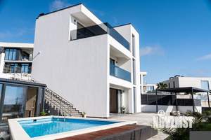 Дом 350м², 3-этажный, участок 10 сот.