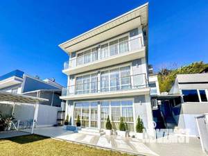 Дом 200м², 3-этажный, участок 3 сот.