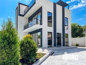 Дом 215м², 2-этажный, участок 4 сот.