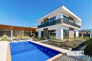 Дом 218м², 2-этажный, участок 6 сот.