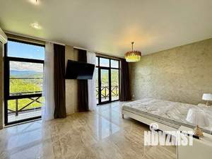 Дом 250м², 3-этажный, участок 10 сот.