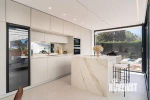 Коттедж 180м², 2-этажный, участок 8 сот.