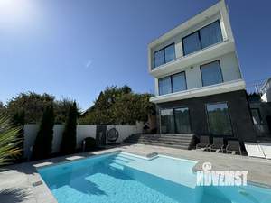 Дом 212м², 3-этажный, участок 5 сот.