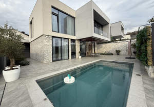 Дом 244м², 2-этажный, участок 4 сот.