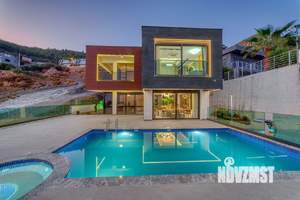 Дом 300м², 2-этажный, участок 6 сот.