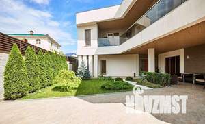 Дом 687м², 3-этажный, участок 6 сот.