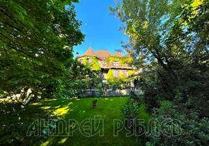 Дом 428м², 3-этажный, участок 21 сот.