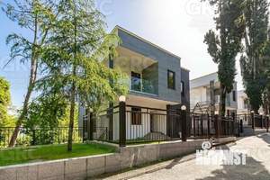 Дом 290м², 3-этажный, участок 3 сот.