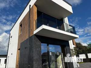 Коттедж 300м², 2-этажный, участок 5 сот.