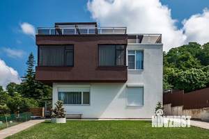 Дом 260м², 3-этажный, участок 9 сот.