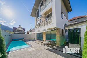 Дом 141м², 3-этажный, участок 3 сот.