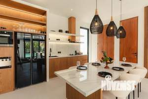 Таунхаус 200м², 3-этажный, участок 5 сот.