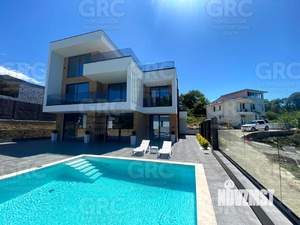 Дом 300м², 2-этажный, участок 5 сот.