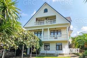 Дом 284м², 3-этажный, участок 5 сот.