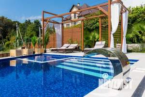 Дом 202м², 3-этажный, участок 6 сот.