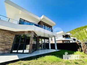 Дом 220м², 2-этажный, участок 5 сот.