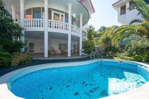 Дом 365м², 3-этажный, участок 9 сот.