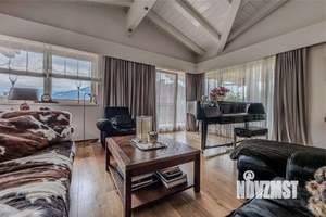 Дом 420м², 3-этажный, участок 11 сот.