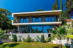 Дом 220м², 2-этажный, участок 8 сот.