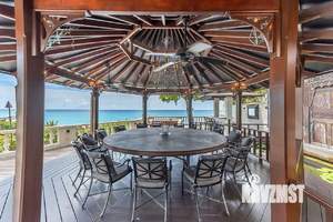 Дом 800м², 3-этажный, участок 50 сот.