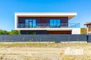 Дом 299м², 3-этажный, участок 6 сот.