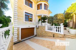 Дом 640м², 3-этажный, участок 7 сот.