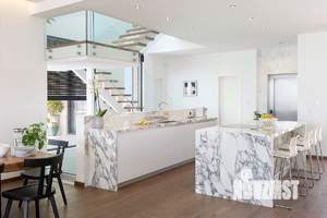 Коттедж 297м², 2-этажный, участок 8 сот.