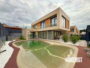 Дом 260м², 2-этажный, участок 6 сот.