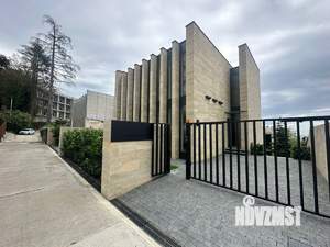 Дом 300м², 10-этажный, участок 10 сот.