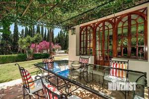 Дом 350м², 2-этажный, участок 10 сот.