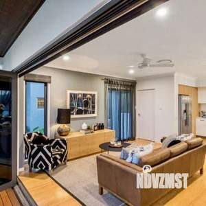 Дом 279м², 2-этажный, участок 8 сот.