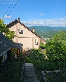 Дом 90м², 3-этажный, участок 6 сот.