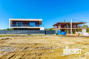 Дом 299м², 3-этажный, участок 6 сот.